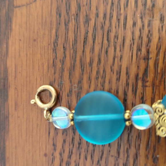 Beautiful aqua glass bracelet - Picture 3 of 6
